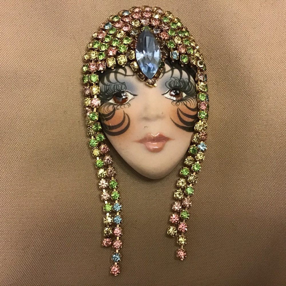 Face Brooch